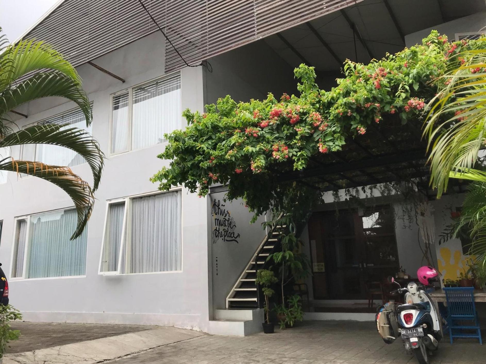 Matta Lodge Kuta Selatan Zewnętrze zdjęcie